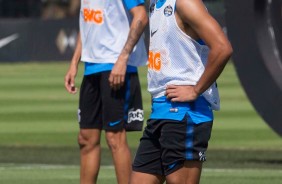 Oya e João Victor durante o último treino do Corinthians antes de enfrentar a Chapecoense