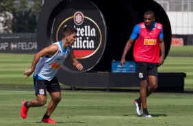 Oya e Marllon durante o ltimo treino do Corinthians antes de enfrentar a Chapecoense