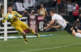 Carlos marcou o gol da vitória do Corinthians sobre a Chapecoense, pelo Brasileirão