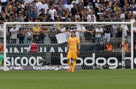 Cássio durante jogo contra a Chapecoense, na Arena Corinthians, pelo Brasileirão