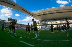 Jogadores do Corinthians durante aquecimento para duelo contra a Chapecoense