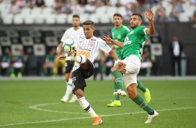 Meia Pedrinho durante jogo contra a Chapecoense, na Arena Corinthians, pelo Brasileiro