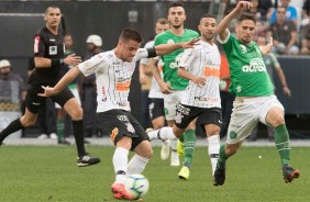 Ramiro e Clayson durante jogo contra a Chapecoense, na Arena Corinthians, pelo Brasileirão