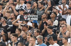 Torcida durante jogo contra a Chapecoense, na Arena Corinthians, pelo Brasileirão