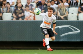 Volante Ramiro durante jogo contra a Chapecoense, na Arena Corinthians, pelo Brasileirão