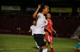 Adriana comemora seu gol contra o Audax, pelo Brasileiro Feminino