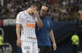 Carlos Augusto cometeu o pênalti que deu o empate ao Vasco, contra o Corinthians