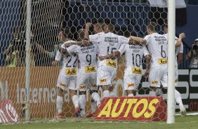 Jogadores comemoram gol de Mateus Vital contra o Vasco, pelo Brasileiro 2019