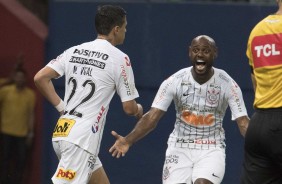 Vagner Love no duelo contra o Vasco, pelo Brasileiro, na Arena Amaznia