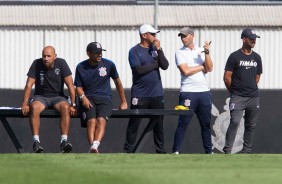 Comisso tcnica no jogo-treino entre Corinthians profissional e Sub-23 no CT Joaquim Grava