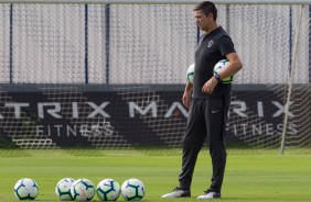 Cuca no jogo-treino entre Corinthians profissional e Sub-23 no CT Joaquim Grava