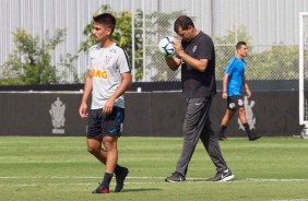 Oya e Carille no jogo-treino entre Corinthians profissional e Sub-23 no CT Joaquim Grava