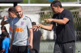 Régis e Fábio Carille no jogo-treino entre Corinthians profissional e Sub-23 no CT Joaquim Grava