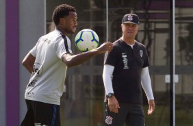 Ren e Walmir Cruz no jogo-treino entre Corinthians profissional e Sub-23 no CT Joaquim Grava