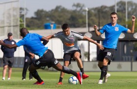 Roni e Rodrigo Figueiredo no jogo-treino entre Corinthians profissional e Sub-23 no CT Joaquim Grava