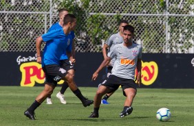 Fabrício Oya no jogo-treino entre Corinthians profissional e Sub-23 no CT Joaquim Grava