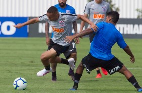 Jovem Janderson no jogo-treino entre Corinthians profissional e Sub-23 no CT Joaquim Grava