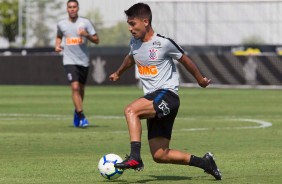 Oya no jogo-treino entre Corinthians profissional e Sub-23 no CT Joaquim Grava