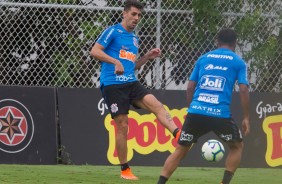 Avelar no treinamento desta terça-feira no CT Joaquim Grava; Timão enfrenta o Grêmio