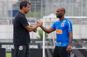 Carille e Love no treinamento desta terça-feira no CT Joaquim Grava; Timão enfrenta o Grêmio