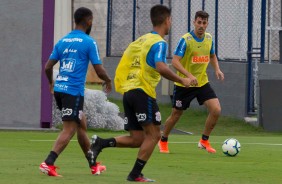 Danilo Avelar no treinamento desta terça-feira no CT Joaquim Grava