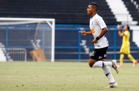 Gabriel jogando pelo Corinthians no empate com o Internacional pelo Campeonato Brasileiro Sub-17