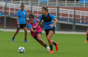 Grazi e Gabi no treinamento do Corinthians Futebol Feminino desta tera-feira