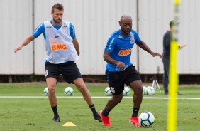 Henrique e Love no treinamento desta terça-feira no CT Joaquim Grava; Timão enfrenta o Grêmio