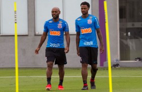Love e Renê Júnior no treinamento desta terça-feira no CT Joaquim Grava; Timão enfrenta o Grêmio