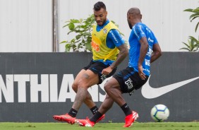 Michel e Love no treinamento desta terça-feira no CT Joaquim Grava; Timão enfrenta o Grêmio