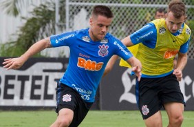 Ramiro e Carlos no treinamento desta terça-feira no CT Joaquim Grava; Timão enfrenta o Grêmio