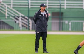 Rodrigo Iglesias comandou o treino do Corinthians Futebol Feminino desta tera-feira