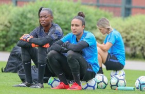 Tainá e Lelê no treinamento do Corinthians Futebol Feminino desta terça-feira