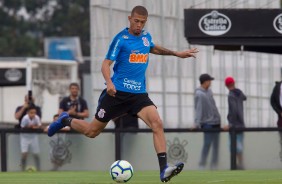 João Victor durante penúltimo treino do Corinthians antes de enfrentar o Grêmio