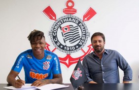 Matheus Jesus assina com o Corinthians empréstimo até o final desta temporada