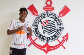 Matheus Jesus foi oficialmente apresentado como jogador do Corinthians