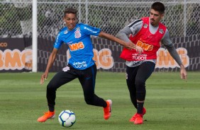 Pedrinho e Bruno Méndez durante penúltimo treino do Corinthians antes de enfrentar o Grêmio