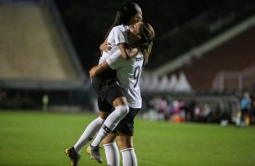 Adriana comemora com rika seu gol contra o Iranduba, pelo Brasileiro Feminino