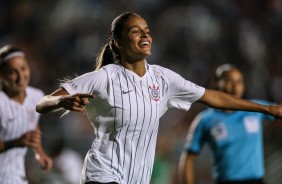 Gabi Nunes comemorando seu gol contra o Iranduba, pelo Campeonato Brasileiro Feminino