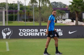 Gustavo todo sorridente durante o treino desta sexta-feira no CT