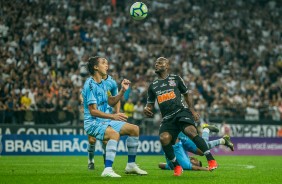 Atacante Love na partida contra o Grêmio, pelo Campeonato Brasileiro, na Arena Corinthians