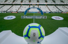 Destaque para a bola do jogo antes do duelo entre Corinthians e Grmio, pelo Brasileiro