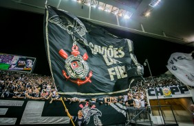 Lindas bandeiras estiveram presentes antes do jogo entre Corinthians e Grmio, pelo Brasileiro