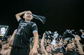 Torcida do Corinthians durante jogo contra o Grêmio, pelo Campeonato Brasileiro