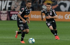 Clayson e Ramiro no jogo contra o Grêmio, pelo Campeonato Brasileiro, na Arena Corinthians