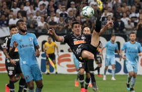 Danilo Avelar no jogo contra o Grêmio, pelo Brasileirão na Arena Corinthians