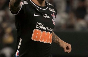 Fagner no duelo contra o Grmio, pelo Brasileiro, na Arena Corinthians