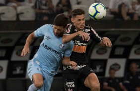 Mateus Vital em jogada contra o Grêmio, pelo Brasileirão, na Arena Corinthians