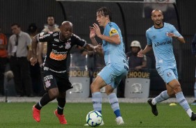 Vagner Love atuando contra o Grmio, pelo Campeonato Brasileiro, na Arena Corinthians