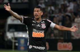 Volante Ralf durante jogo contra o Grmio, pelo Campeonato Brasileiro